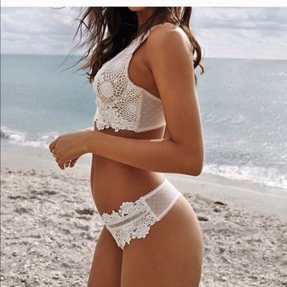 Victoria’s Secret floral sheer wanderlust bra set - Picture 3 of 8